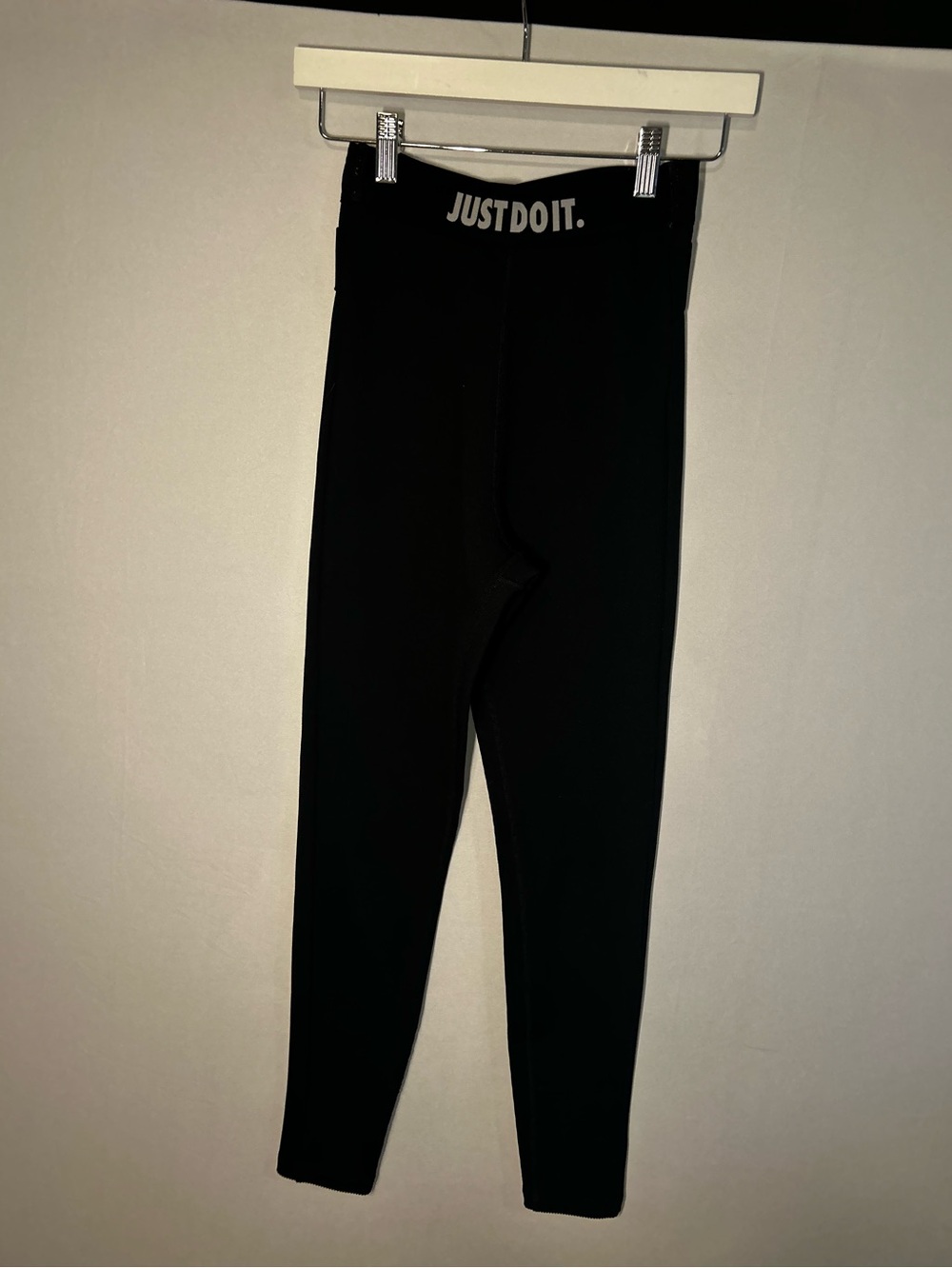 Nike Black High-Waist Ribbed Leggings with 'Just Do It.' Waistband - Picture 3 of 6